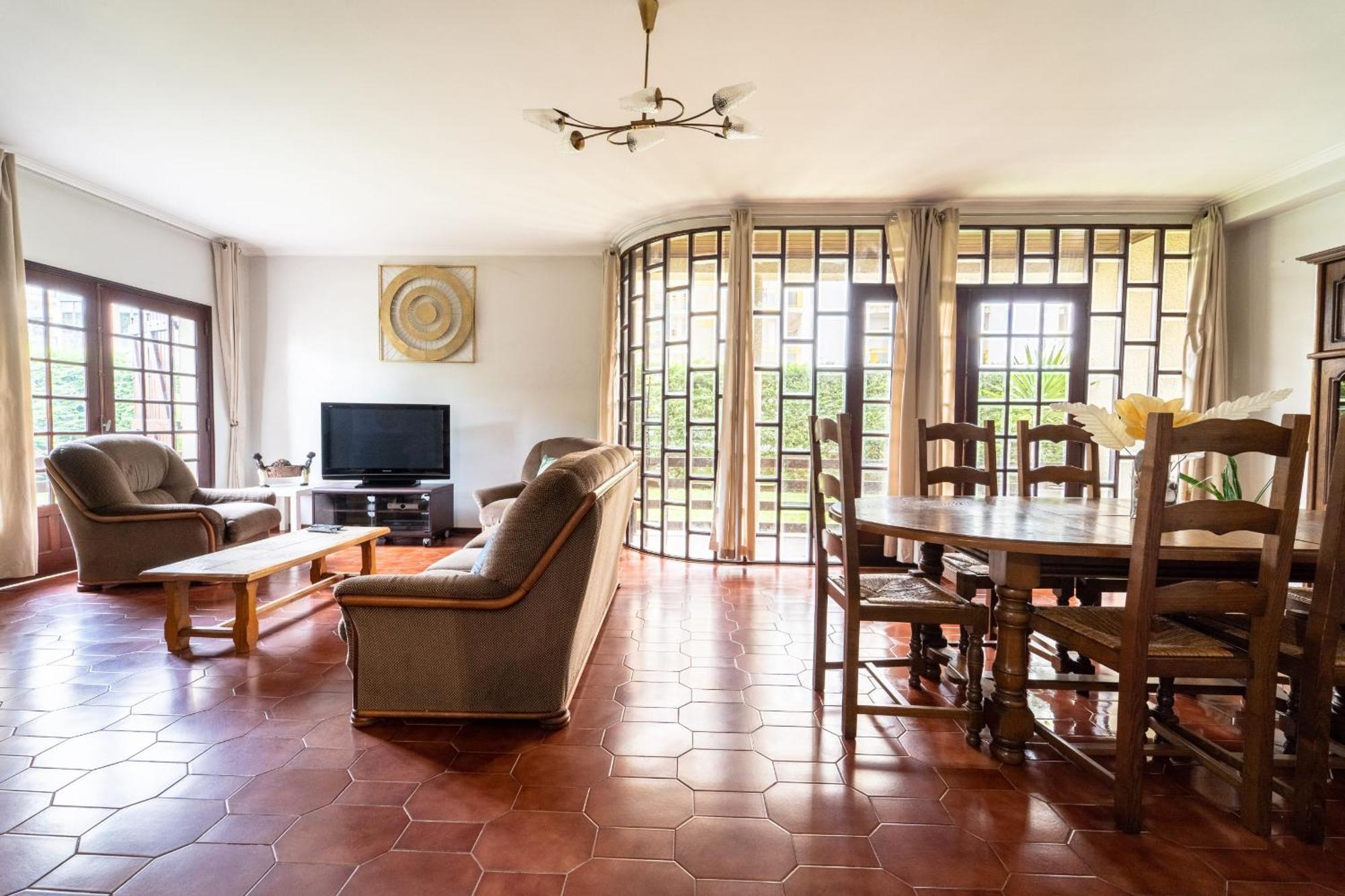 Amorosa Villa, 500M From The Beach By House And People Ngoại thất bức ảnh