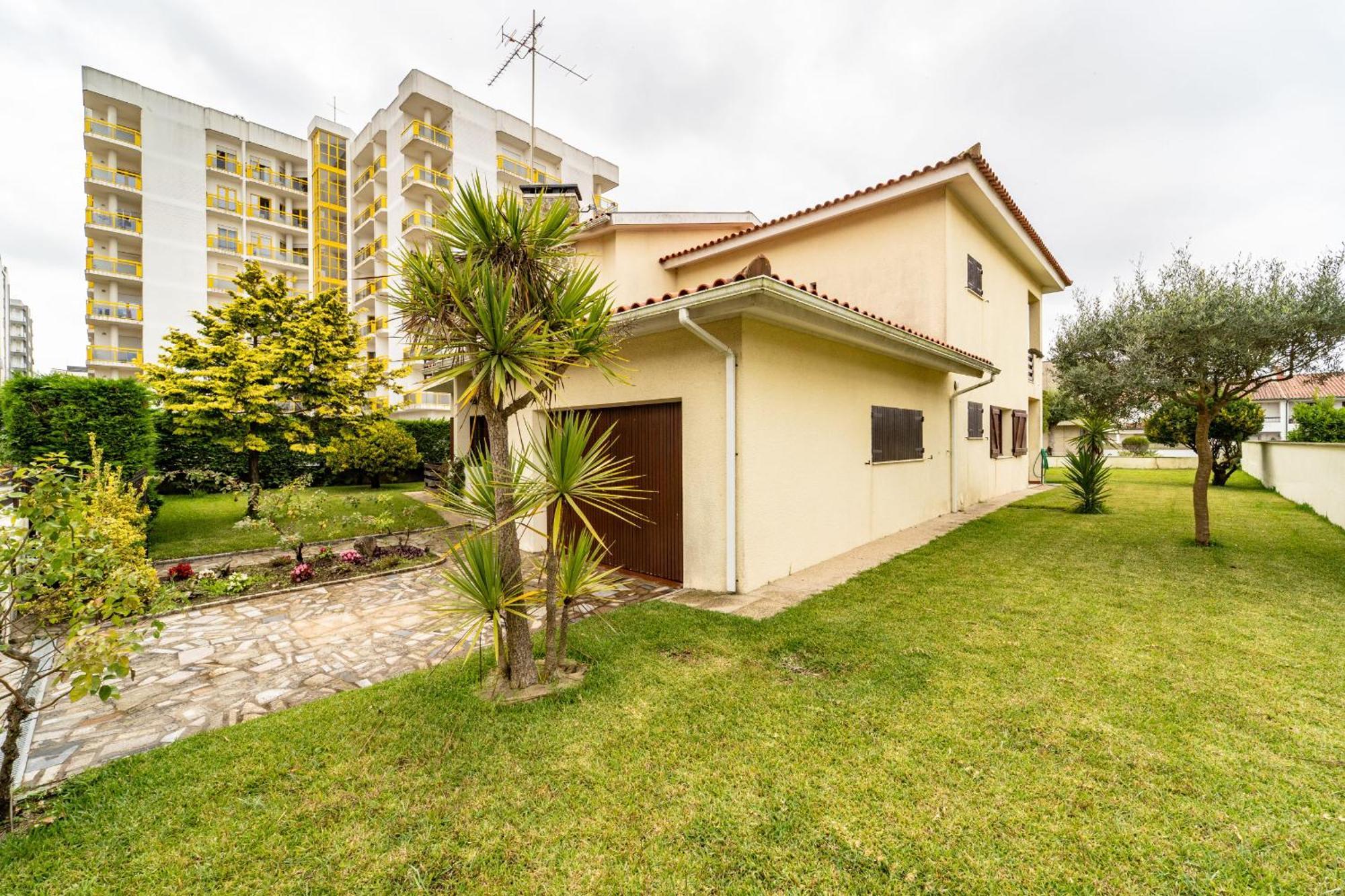 Amorosa Villa, 500M From The Beach By House And People Ngoại thất bức ảnh